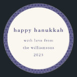 Moderne Chanoeka Star Lines Elegant Blue Custom Ronde Sticker<br><div class="desc">Stuur uw Chanoeka wensen in stijl met deze elegante sticker met een modern joods sterrenlijnpatroon in levendig blauw en wit. Gepersonaliseerd met uw foto,  begroeting en naam,  is het de perfecte feestelijke touch voor geschenken,  enveloppen of feestgunsten om de vreugde van het seizoen te delen met vrienden en familie.</div>