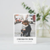 Moderne Cheers Voor 2026 Nieuwjaar Script Foto  Feestdagenkaart (Staand voorkant)
