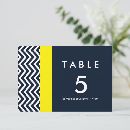 Moderne Chevron Blauwe & Gele Tafel Nummerkaart Kaart (Staand voorkant)