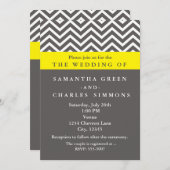 Moderne Chevron Grijs & Gele Huwelijksuitnodiginge Kaart (Voorkant / Achterkant)