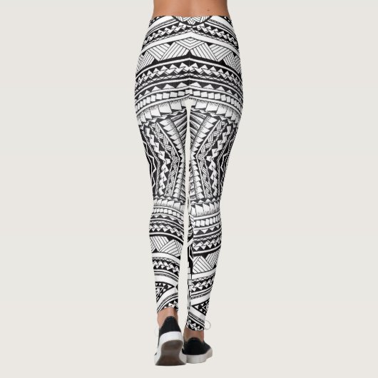 Moderne Chic Black en White Tribal Tattoo Pattern Leggings (Achterkant)