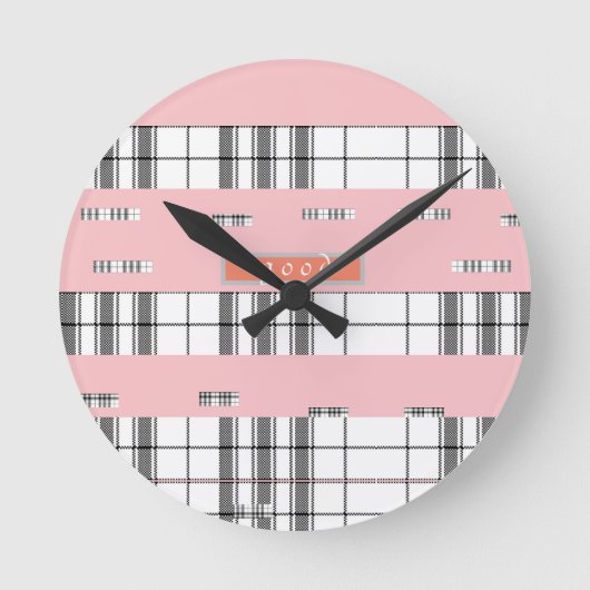 Moderne Chic Plaid Zwart en Roze Wandklok (Voorkant)