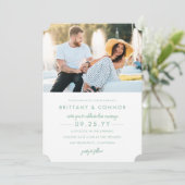 Moderne Chic Sage Groen en Wit Fotobruiloft Kaart (Staand voorkant)