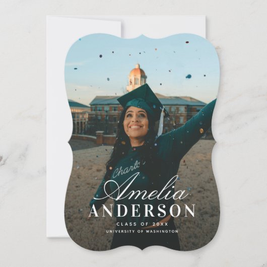 Moderne Chic Script Afstuderen Fotoaankondiging Kaart (Voorkant)