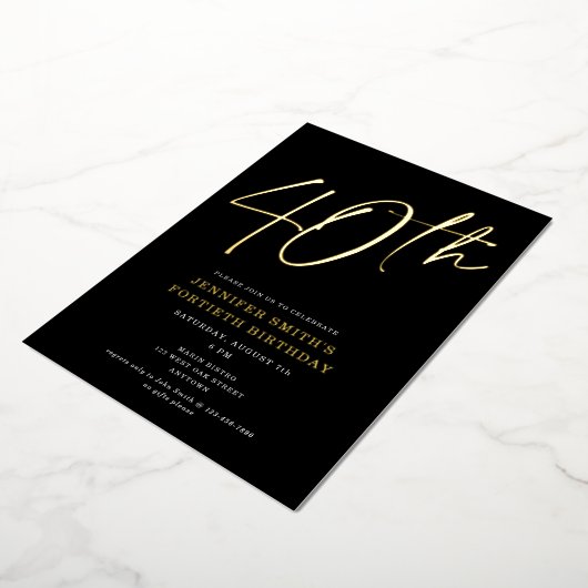 Moderne Chic Script Fortieth 40th Birthday Party Folie Uitnodiging (Gedraaid)