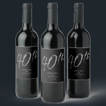 Moderne Chic Script Fortieth 40th Birthday Party Wijn Etiket<br><div class="desc">Deze moderne 40e verjaardagswijn-/bierlabel heeft een zwart-wit achtergrond met een wit script en moderne typografie. Het manuscript zegt "40th". Alle kleuren (zelfs het jaarmanuscript) zijn volledig en gemakkelijk aanpasbaar. U kunt zelfs een foto aan de achtergrond toevoegen.. Gebruik gewoon "ontwerpgereedschap" in het vervolgkeuzemenu voor persoonlijke voorkeur.</div>