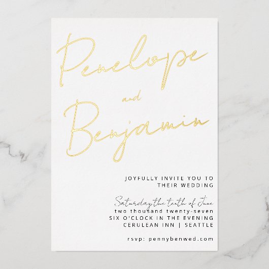 Moderne chic Script Handwriting Gold White Wedding Folie Uitnodiging (Voorkant)