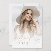 Moderne Chic Script Klas van 2025 Foto Afstuderen Kaart (Voorkant)