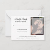 Moderne Chic Script Photo Weddenschap Mini RSVP-ka Notitiekaartje (Voorkant)