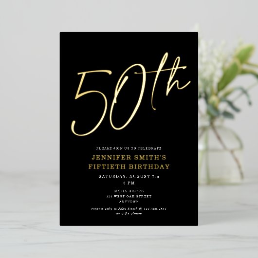 Moderne chic script vijftigste 50e verjaardagsfees folie uitnodiging (Staand Voorkant)
