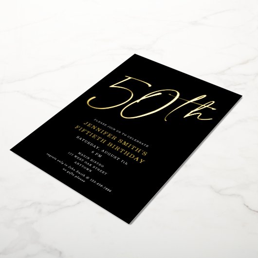 Moderne chic script vijftigste 50e verjaardagsfees folie uitnodiging (Gedraaid)