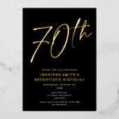 Moderne chic script zeventigste 70ste verjaardagsf folie uitnodiging (Voorkant)