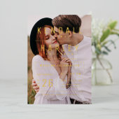 Moderne Chic Simple Typography Photo Wedding Folie Uitnodiging (Staand Voorkant)