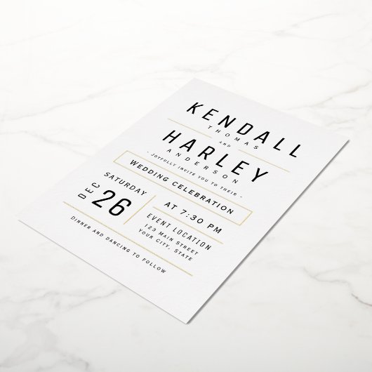 Moderne Chic Simple Typography Photo Wedding Folie Uitnodiging (Gedraaid)