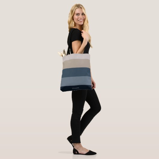 Moderne Chic Strepen met Monogram Tote Bag (Op model)