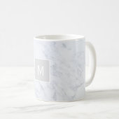 Moderne Chic White Marble Custom Monogram Koffiemok (Voorkant rechts)