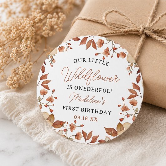 Moderne Chic Wilde Bloem Script 1e Verjaardag Meis Ronde Sticker