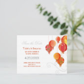 Moderne Chinese rode lantaarns die de datum beware Aankondigingskaart (Staand voorkant)