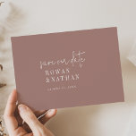 Moderne chique kaneel roze bruiloft save the date<br><div class="desc">Deze moderne chique kaneel roze bruiloft bewaart de datumkaart is perfect voor een eenvoudige bruiloft. Het romantische boho-ontwerp heeft een rustieke,  unieke en stijlvolle bohemian-typografie in een gedempte stoffige rozen mauve-kleur.</div>