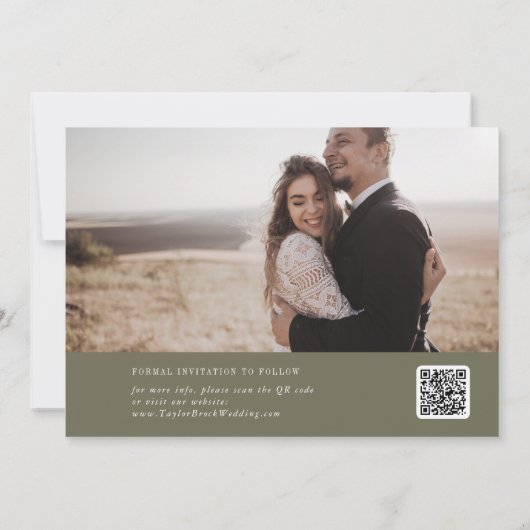 Moderne chique olijfgroene fotocollage save the date (Achterkant)