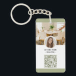 Moderne chique vastgoedmarketing QR-code Sleutelhanger<br><div class="desc">Modern Chic Real Estate Marketing QR Code Sleutelhanger - een slanke en vernieuwende tool om uw onroerend goed marketing spel te verheffen. Deze sleutelhanger combineert stijl naadloos met functionaliteit en biedt een geavanceerde manier om contact te maken met potentiële klanten in de concurrerende wereld van vastgoed. De sleutelhanger is niet...</div>