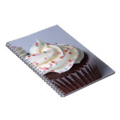 Moderne chocolade cupcakes, sprinkhaan, bevroren notitieboek (Rechterzijde)