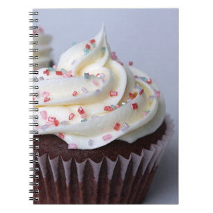 Moderne chocolade cupcakes, sprinkhaan, bevroren notitieboek