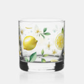 Moderne citroenblauwe bloemenscript bruidsshower whisky glas (Achterkant)