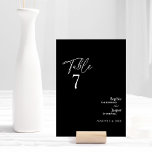 Moderne Classic Black Wedding Table Number Kaart<br><div class="desc">Deze moderne zwarte trouwtafel is perfect voor je elegante moderne bruiloft. Dit ontwerp is voorzien van witte eenvoudige kalligrafie die op een donkere zwarte achtergrond is geplaatst om te passen aan uw klassieke bruiloft of minimalistische boho bruiloft in de lente, zomer, herfst of winter. Geef ons alstublieft de vrijheid om...</div>