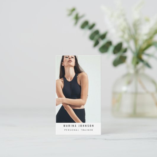 Moderne Coach Fitness Trainer Foto QR Code Visitekaartje (Staand voorkant)