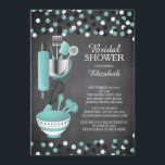 Moderne Confetti Kitchen Bridal Shower-uitnodiging Kaart<br><div class="desc">Moderne voorraad de keukenbridale doucheuitnodiging met een rolpin,  mengkom,  spatel,  pizzacutter,  whisky,  plantenschilder en maatlepels op een hedendaagse achtergrond van het krijtbord met blauwgroen blauw en zwart puntje.  Bezoek onze winkel om deze uitnodiging te uitzichten in allerlei populaire trouwdoucheruimten.</div>