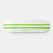 Moderne Cool Green White Racing Stripes Monogramed Persoonlijk Skateboard (Horizontaal)