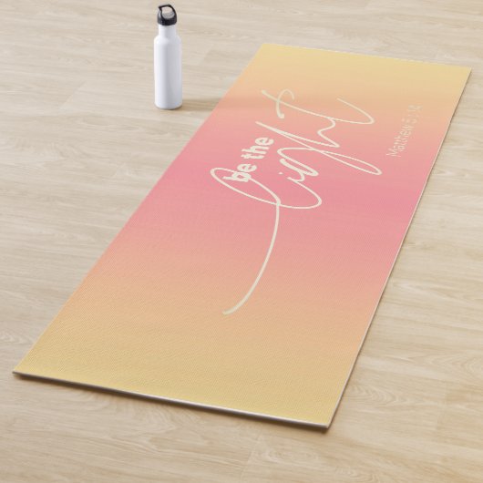 Moderne Coral Peach Ombre "Be the Light"-scripts Yogamat (In situ)