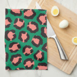 Moderne Coral Pink Black Green Leopard Animal Prin Theedoek<br><div class="desc">Dit moderne en trendy patroon is perfect voor de stijlvolle fashionista. Het is voorzien van een handgetekende koraalroze, zwarte en heldere groene safari dierlijke afdruk. Het is elegant, cool, artsy en uniek. ***BELANGRIJKE NOTA VAN HET ONTWERP: Voor om het even welk verzoek van het douaneontwerp zoals passende productverzoeken, kleurenveranderingen, plaatsingsveranderingen,...</div>