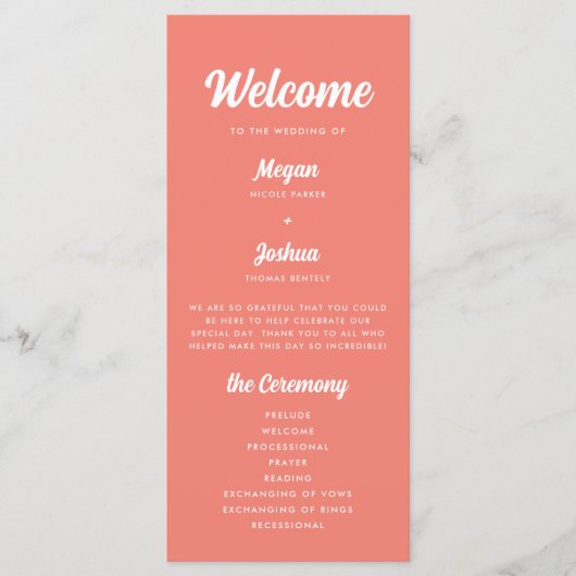 Moderne Coral Pink Script huwelijksceremonie Programmakaart (Voorkant)