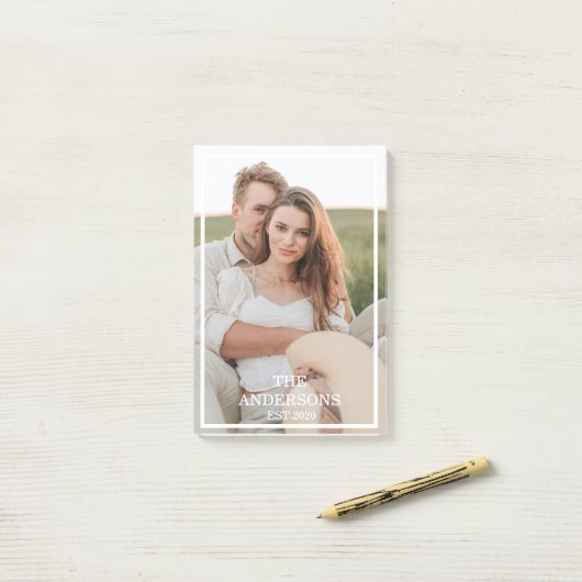 Moderne couponfoto's en minimumeisen voor familie post-it® notes (Op bureau)