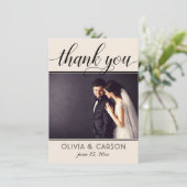 Moderne Crème en Zwarte Script Trouwfoto Bedankkaart (Staand voorkant)