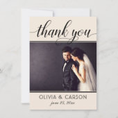 Moderne Crème en Zwarte Script Trouwfoto Bedankkaart (Voorkant)