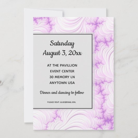 Moderne Crème Witte en Paarse Fractale Huwelijksbe Kaart (Achterkant)
