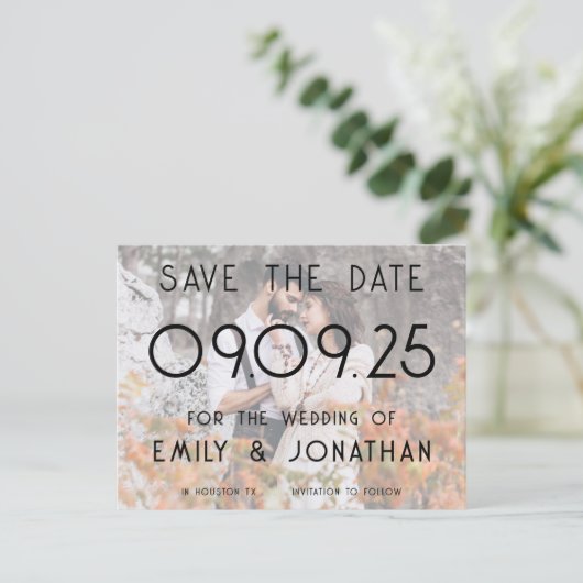 Moderne Custom Photo Overlay Bruiloft Sla de datum Aankondigingskaart (Staand voorkant)