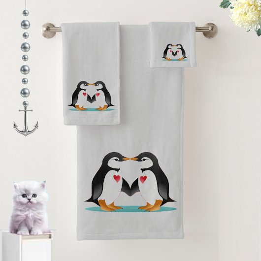 Moderne Cute Pinguïn Koppel op Lichtgrijs Bad Handdoek