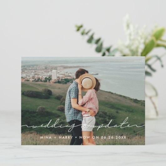 Moderne cute trouwupdate foto aankondiging (Staand voorkant)