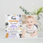 Moderne Cute Two Spooky Halloween 2de Verjaardag Kaart (Staand voorkant)