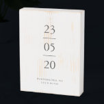 Moderne dag dat we elkaar ontmoetten De dag waarop Houten Kist Print<br><div class="desc">Modern minimal: de dag dat we elkaar ontmoetten. Elegant serif typografie in houtskool die een belangrijke dag in je leven samen vieren, of het nu je trouwdag, verloving of de dag is die je ontmoette. Het roestachtige houten doosje zorgt ervoor dat je een warme boerderijstijl voelt. Pas aan met uw...</div>