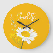 Moderne Daisy Wildflower Custom Monogram Grote Klok (Voorkant)
