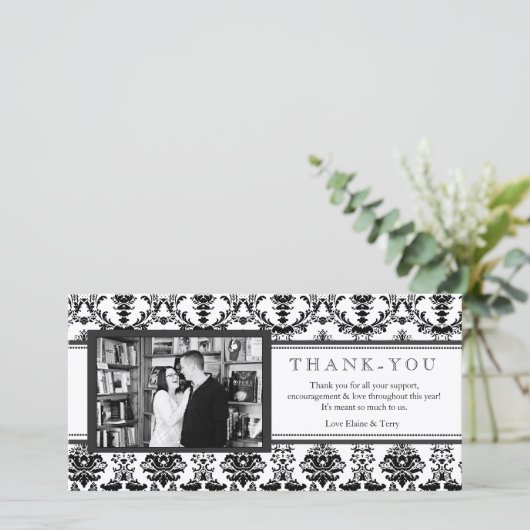 Moderne Damask zwart-wit bedankkaart met foto (Staand voorkant)
