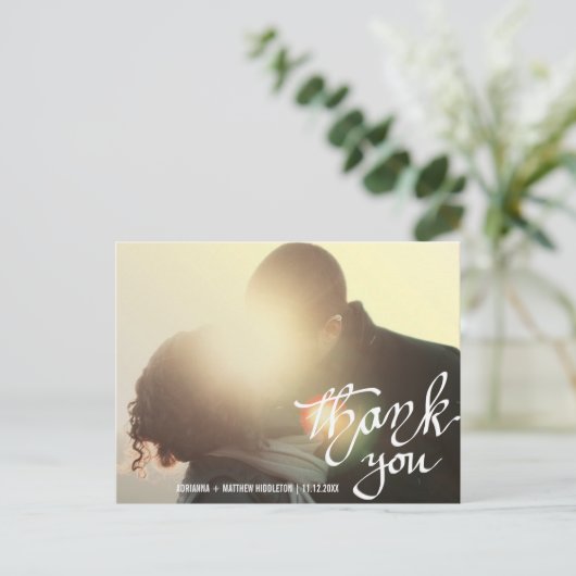 Moderne Dank u Typografie Script Trouwfoto Briefkaart (Staand voorkant)
