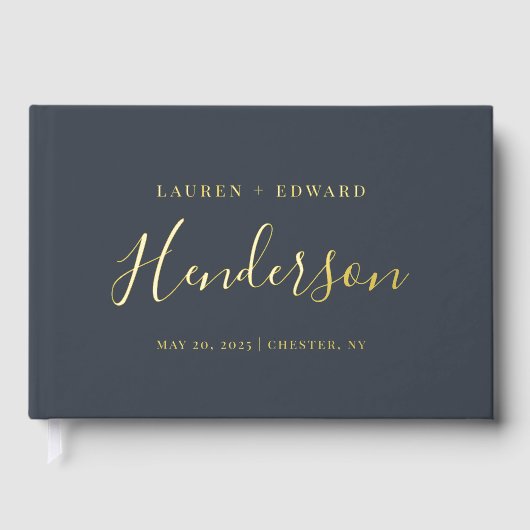 Moderne Dark Navy en Gouden Familienaam Trouwen Gastenboek (Voorkant)