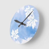 Moderne de esdoornbladeren van de hemel blauwe ronde klok (Hoek)