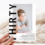 Moderne DERDE Foto 30th Birthday Party Invitation Kaart<br><div class="desc">Modern 30th Birthday Invitation - Design beschikt over een witte achtergrond die kan worden veranderd in elke kleur,  een portretfoto,  de tekst 'THIRTY' in vet zwart lettertype en een elegante sjabloon voor verjaardagsfeestjes die gemakkelijk kan worden gepersonaliseerd. Stijlvol,  trendy en perfect voor elke leeftijd!</div>